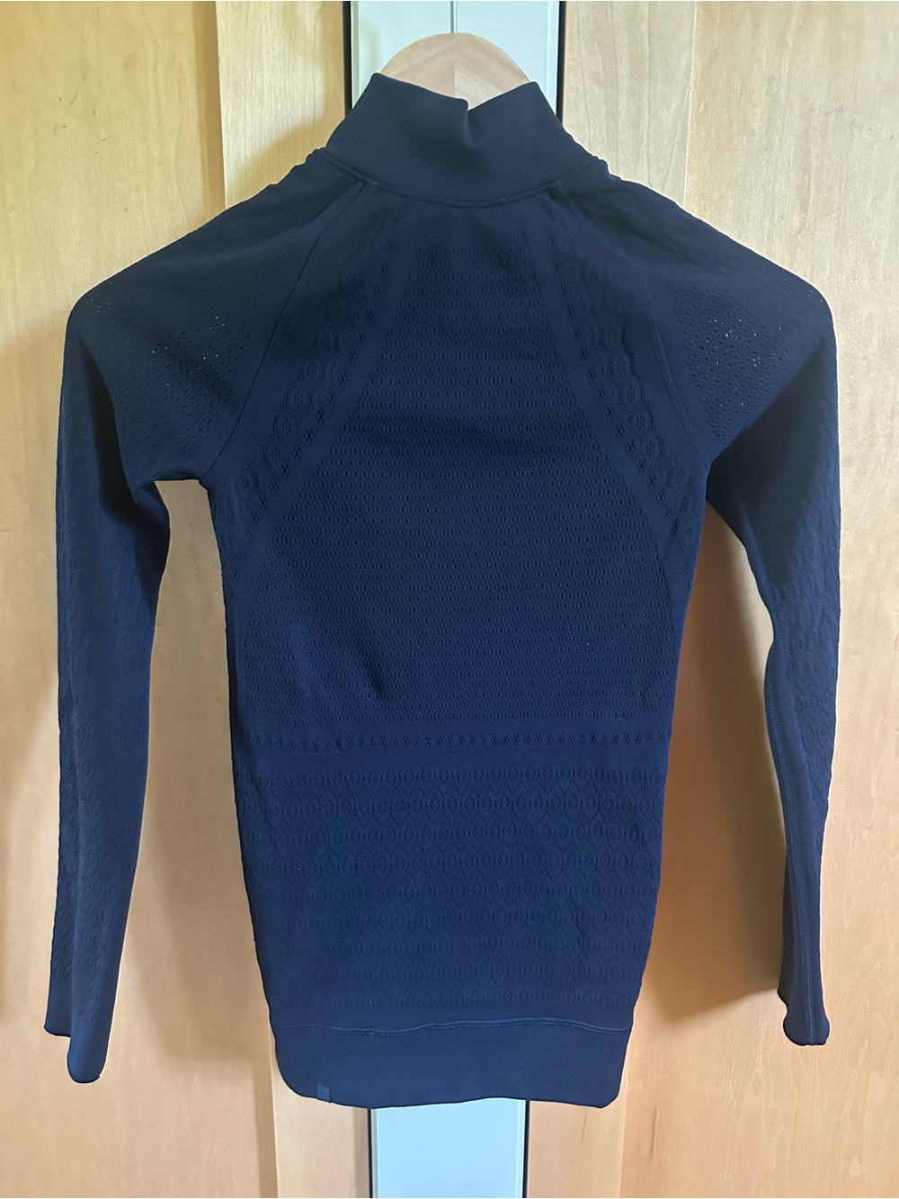 Lululemon Reveal Mindful Motion Half Zip, Unique Mesh Detail, Black Size 4, EUC! - Picture 6 of 11